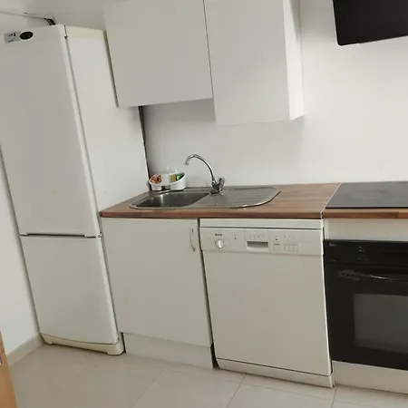 아파트 Con Jardin Y 3 *