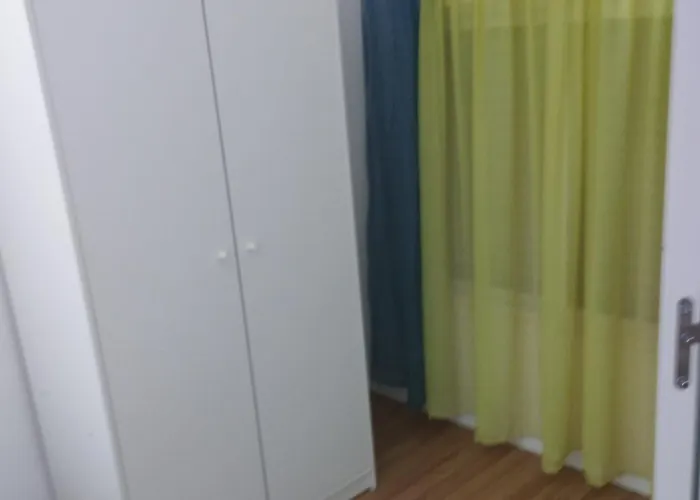 Con Jardin Y 3 Apartment